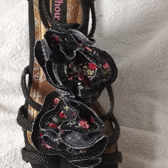 Sandals - Picture 5 of 6